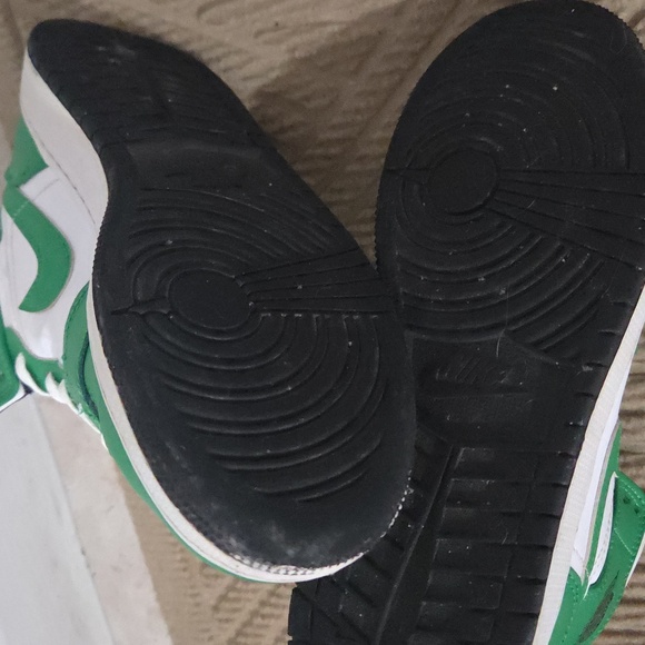 Kids Air Jordan Sneakers Size 5Y - Picture 5 of 6